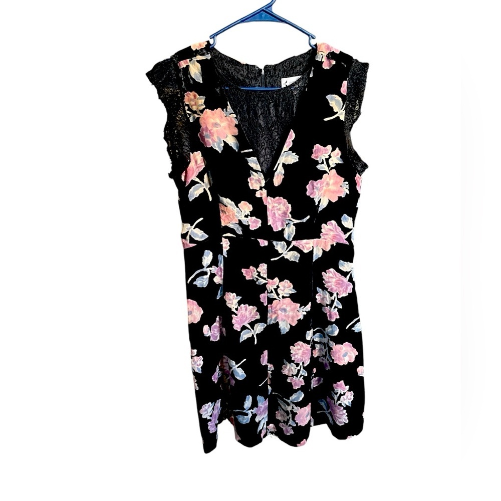 Nanette Lepore CLOSET CLEANOUT floral dress with lace detail-black velvet-Size 6